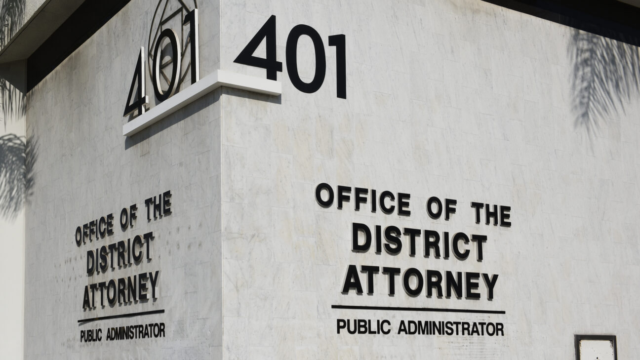 Sign on a building that says Office of the District Attorney